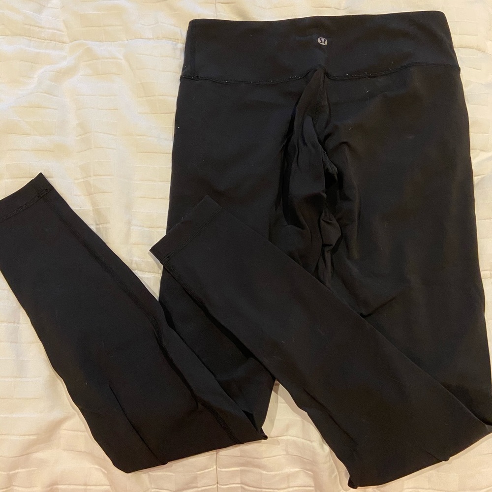Black Lululemons